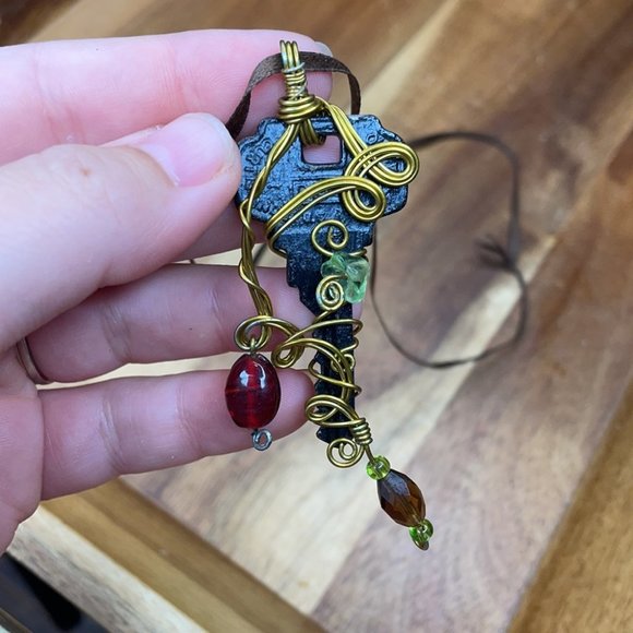 Handmade Key Wire Wrapped Jewel ribbon necklace - Picture 3 of 4